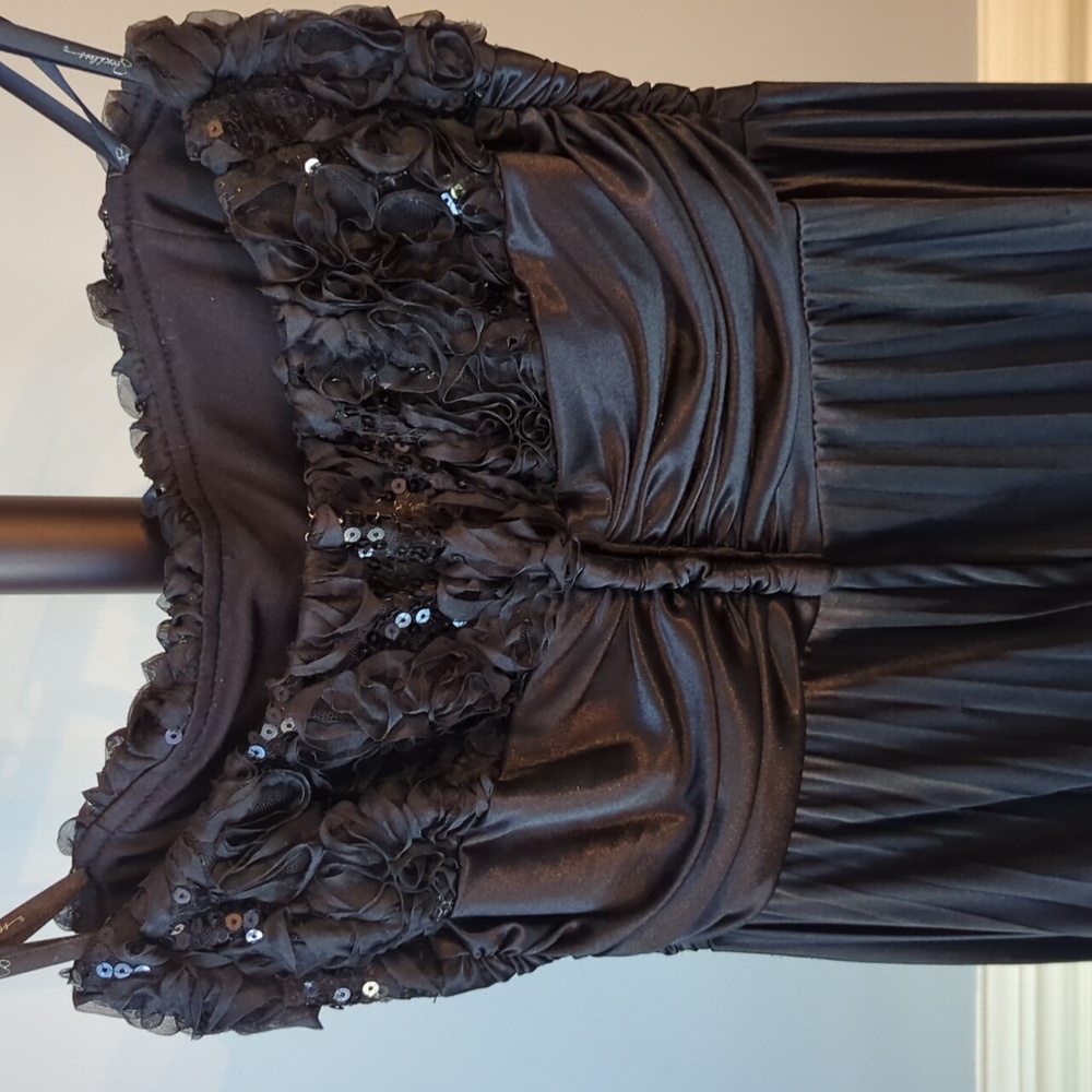 Black strapless gown, floral, sequin floor length - Picture 5 of 9